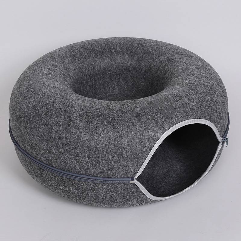 Four-Season Cat Round Felt Pet Nest – Cozy and Comfortable Bed for Year-Round Comfort.