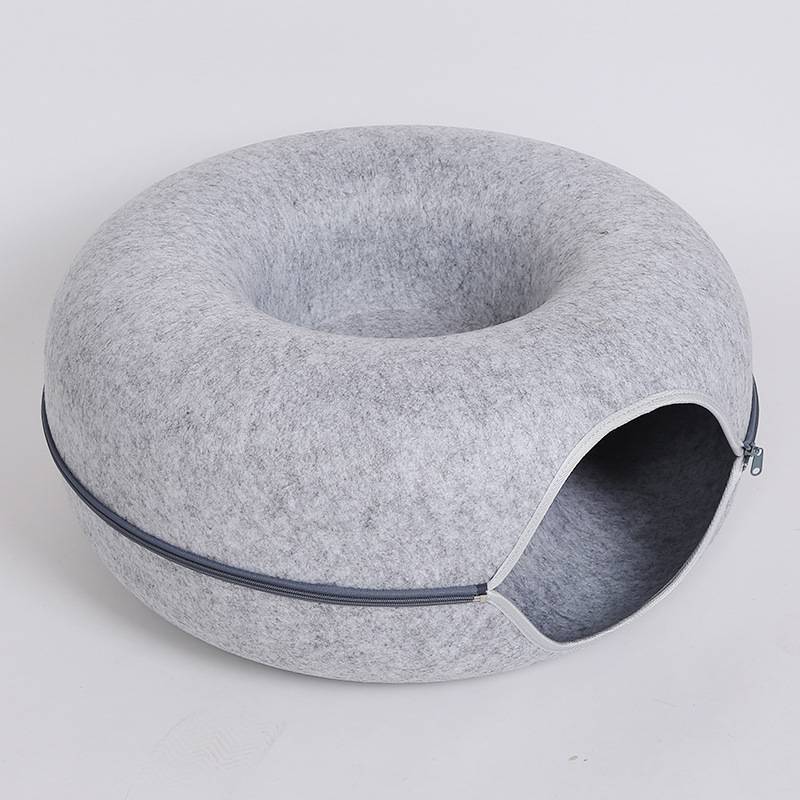 Four-Season Cat Round Felt Pet Nest – Cozy and Comfortable Bed for Year-Round Comfort.